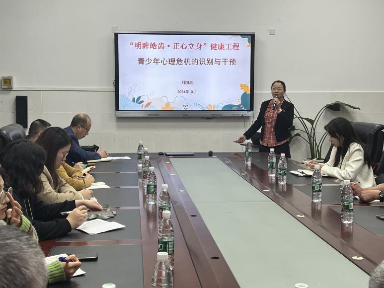 滎經(jīng)縣嚴道一中教師培訓(xùn) (2).jpg